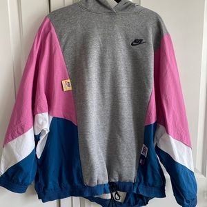 Women’a Nike sweatshirt/wind breaker, size XL, multi-color